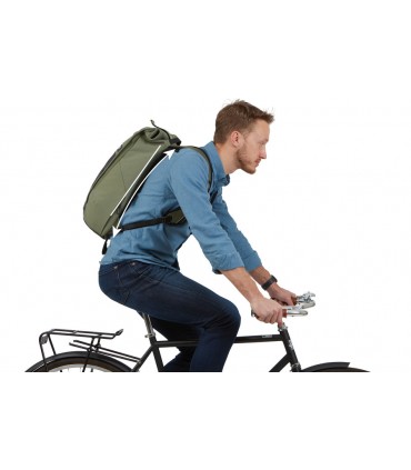 Mochila Thule Paramount Commuter Backpack 18L color verde